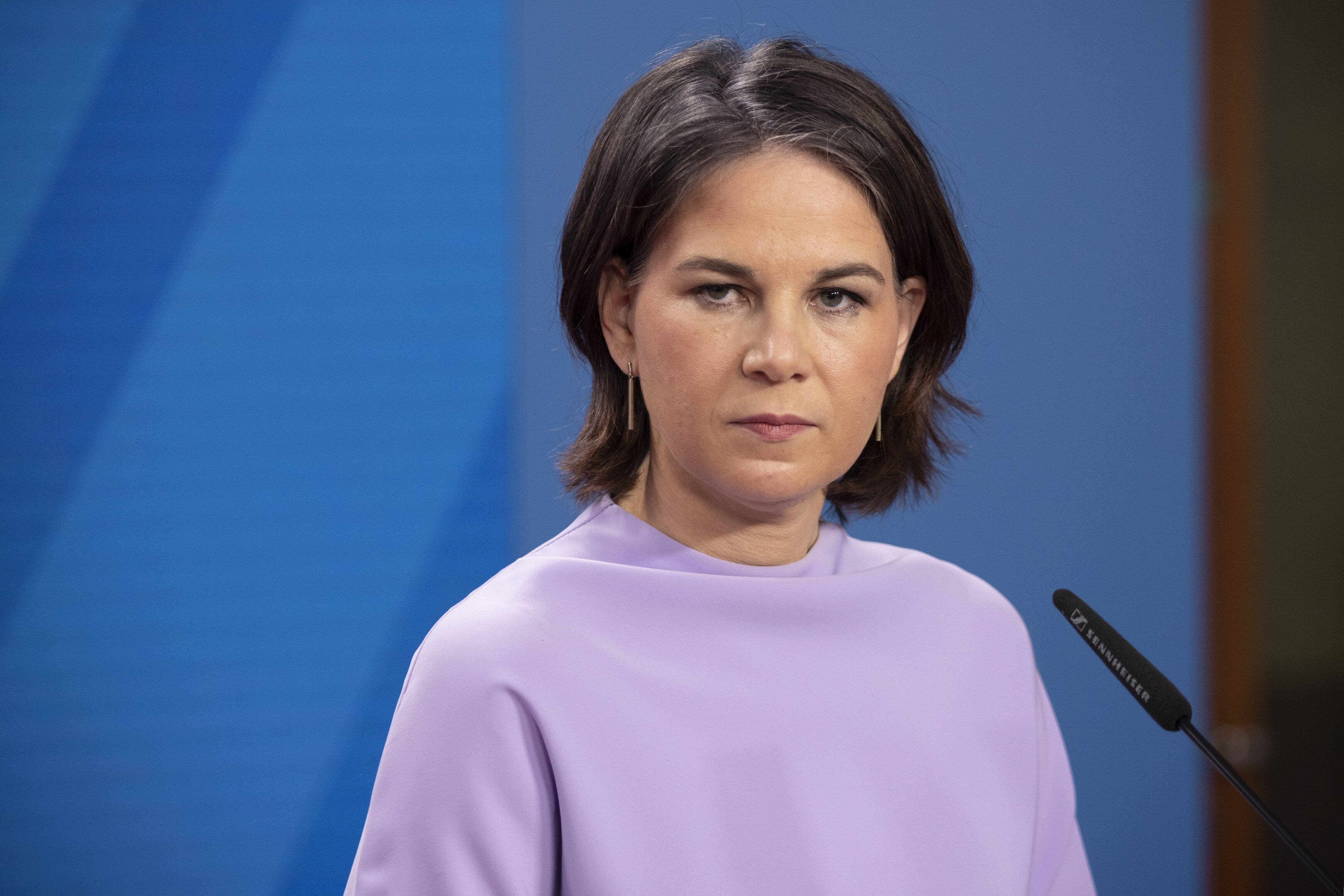 Baerbock deklassiert Söder! - Neue Umfrage-Überraschung. So sieht Deutschland die Außenministerin!