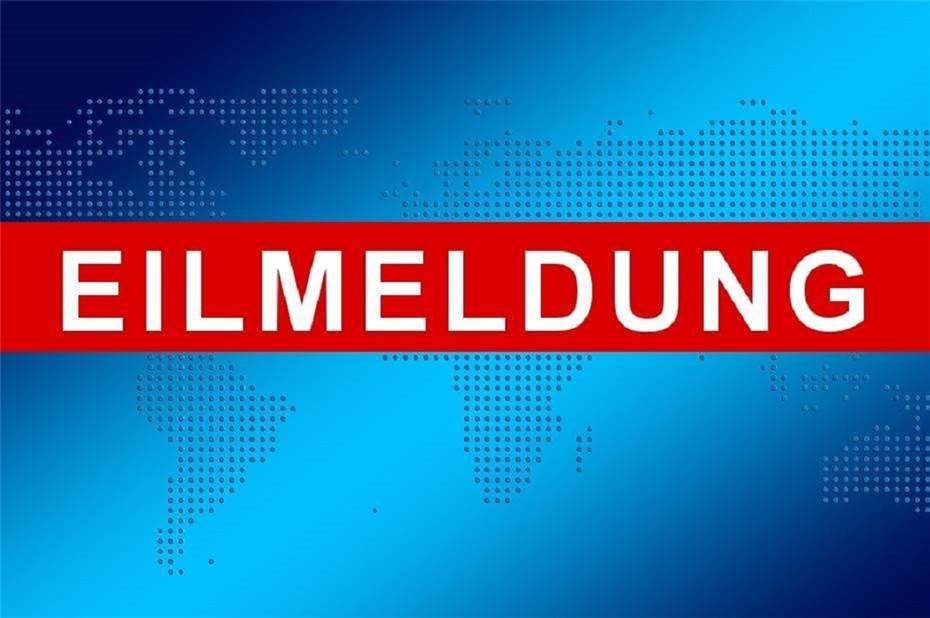 EILMELDUNG - Schulbus prallt gegen Baum! Mindestens 10 verletzte Kinder!
