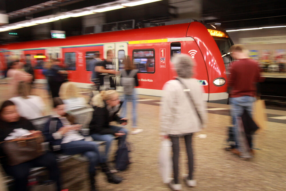 U-Bahn Unglück! Junge stürzt ins Gleisbett und wird von U-Bahn erfasst