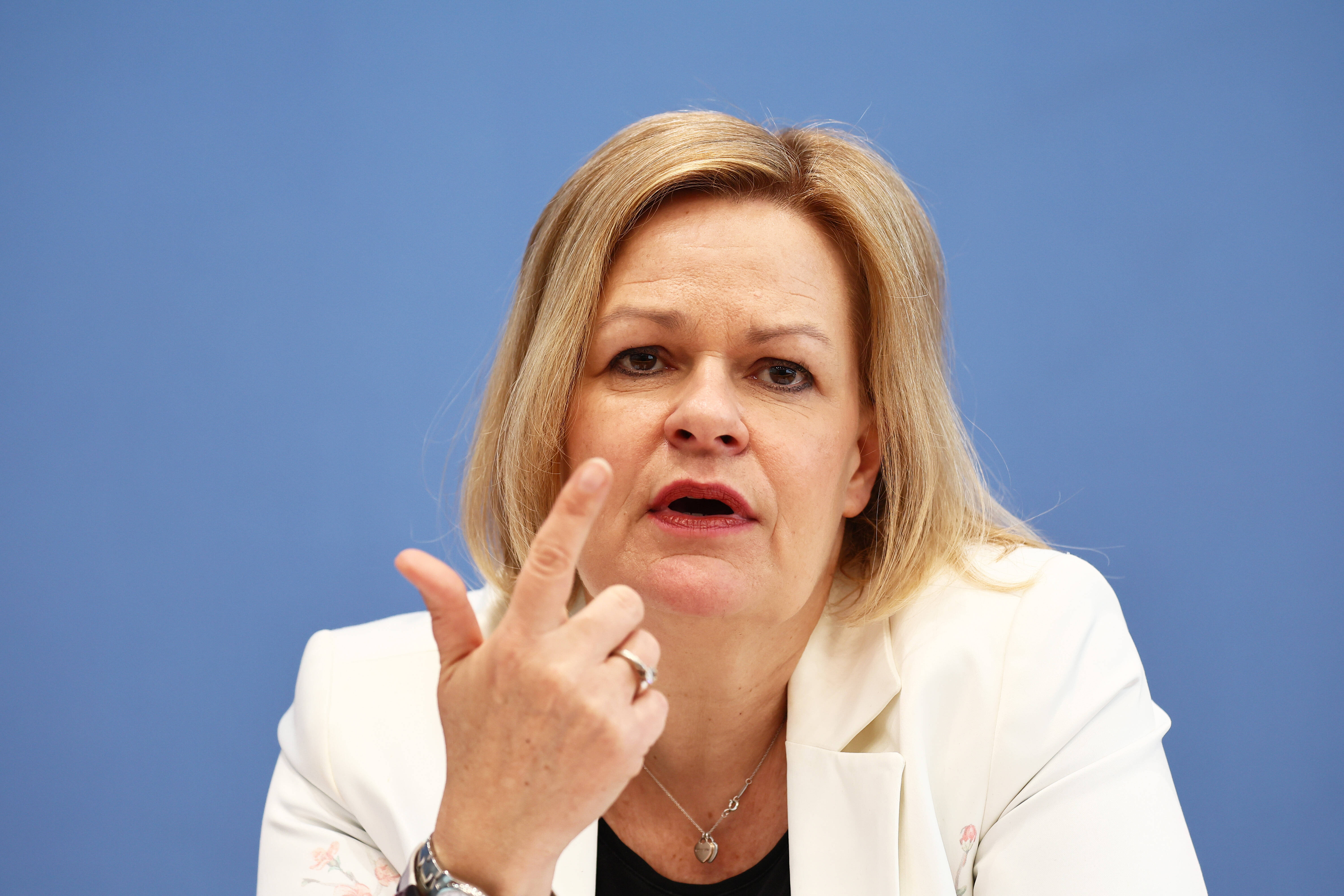 Kriminalität in Deutschland explodiert förmlich! Schlimmer Jahresbericht der Bundespolizei!