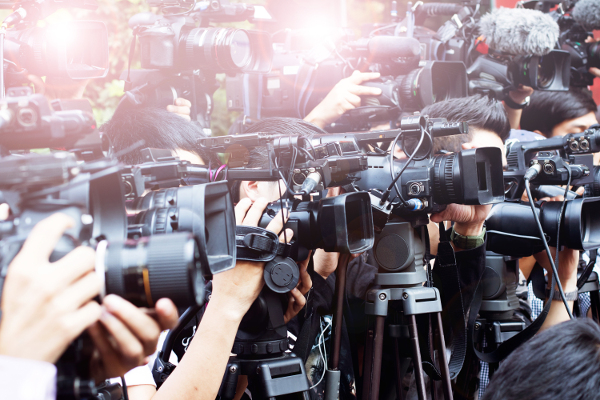 Hinweise auf einen Amoklauf - Chat-Nachricht löst Großeinsatz an deutscher Schule aus