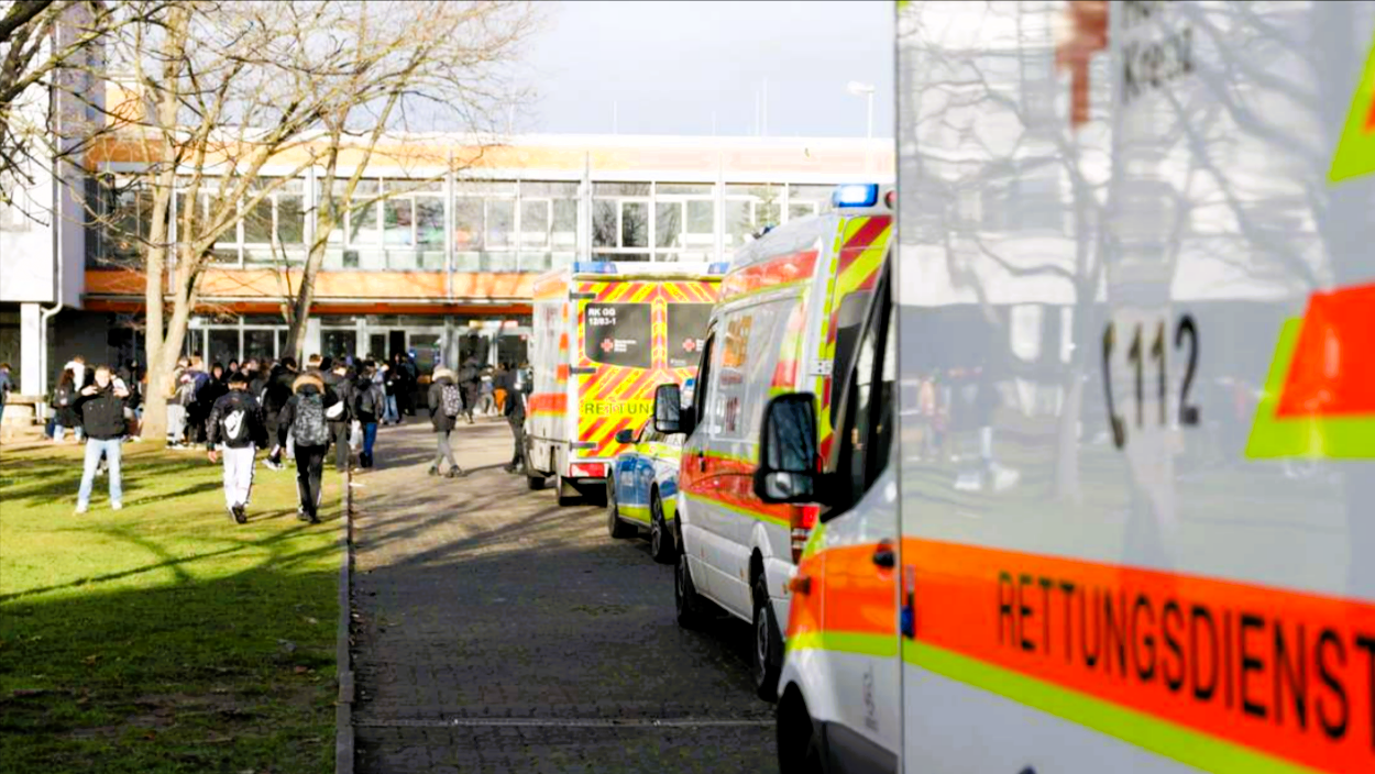 Schule geräumt! Chemie-Attacke an Schule - Insgesamt 13 Personen verletzt