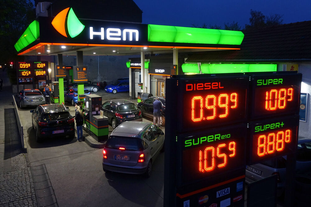 Schüsse an Tankstelle - 3 Personen zum Teil schwer verletzt